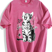 Retro- Loose-fitting with a Cute Cat and Snowflake Vintage Washed T-Shirt in Red